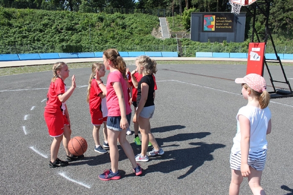 SchoolFinalsFinale03-075